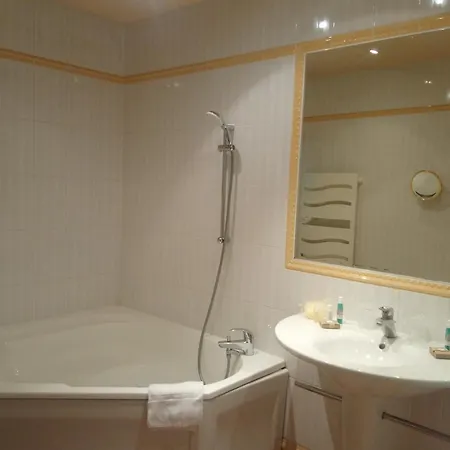 Castel 'provence فندق 3*