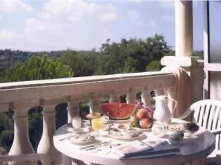 Castel 'provence موانس سارتوكس