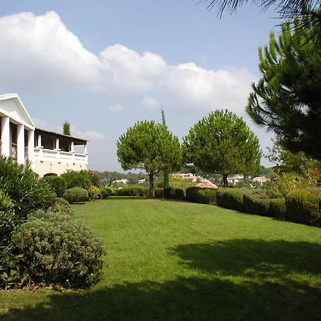 Castel 'provence موانس سارتوكس